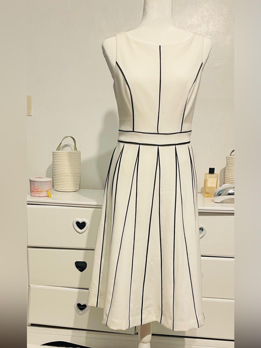 Withe house black market elegant Cream A-Line Dress with Contrast Piping size 2 - Picture 12 of 13